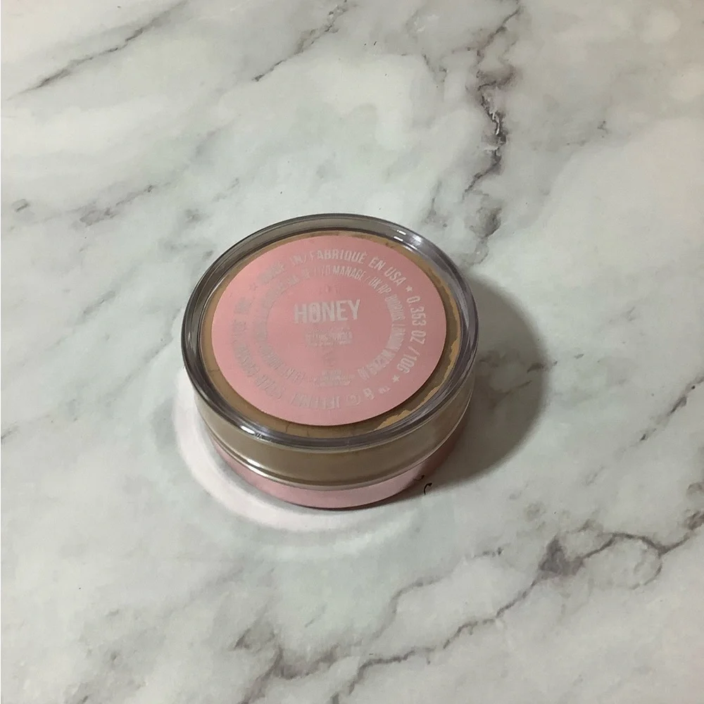 New Jeffree Star Luminous Setting Powder Honey
